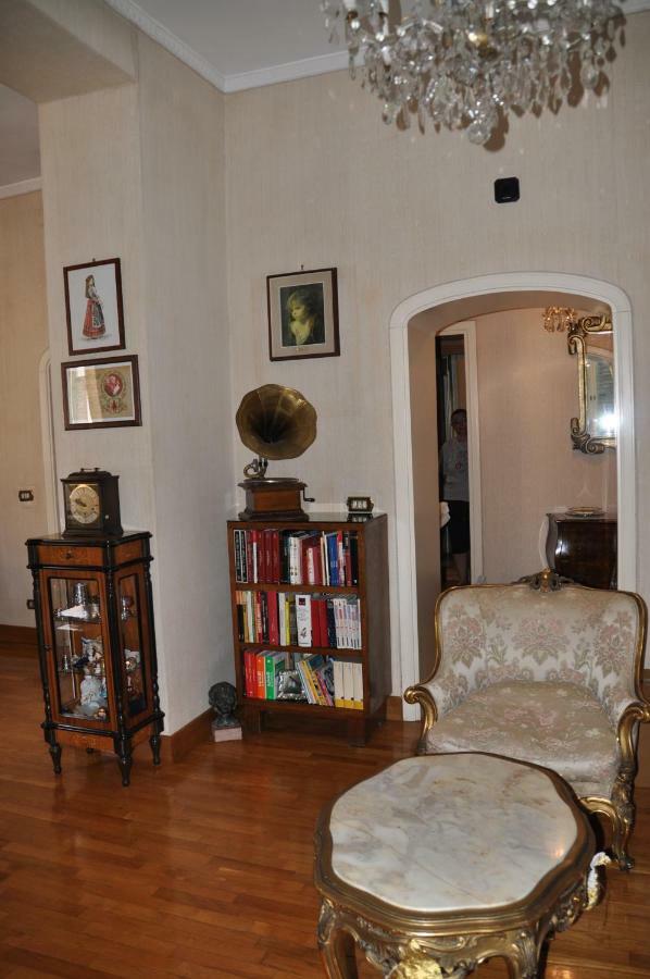 The Queen'S Coffer Rom Exterior foto